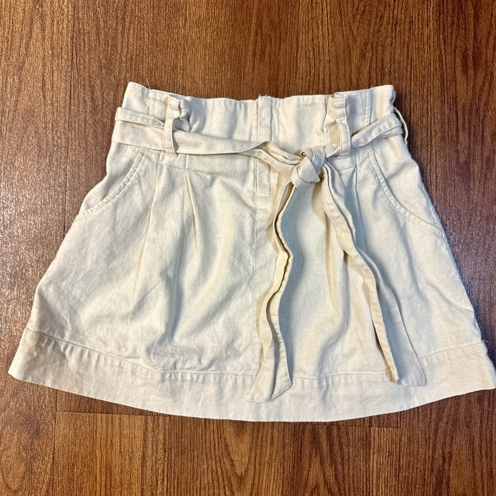BCBGeneration Paper Bag Tan Pleated Skirt with Belted Tie Bow Women’s Size 6